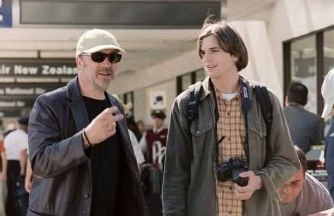 IMAGE: http://i109.photobucket.com/albums/n56/dozerlyp/ashton.jpg