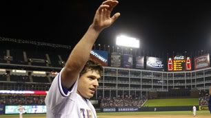 Ian Kinsler becomes the 4th Ranger to hit for the cycle