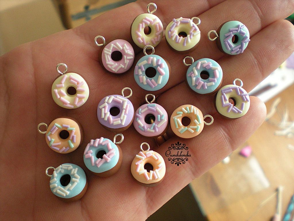 Charms, ciondoli ciambelle in fimo